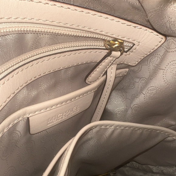 Michael Kors Handbag 👜 (shoulder) - Picture 11 of 11